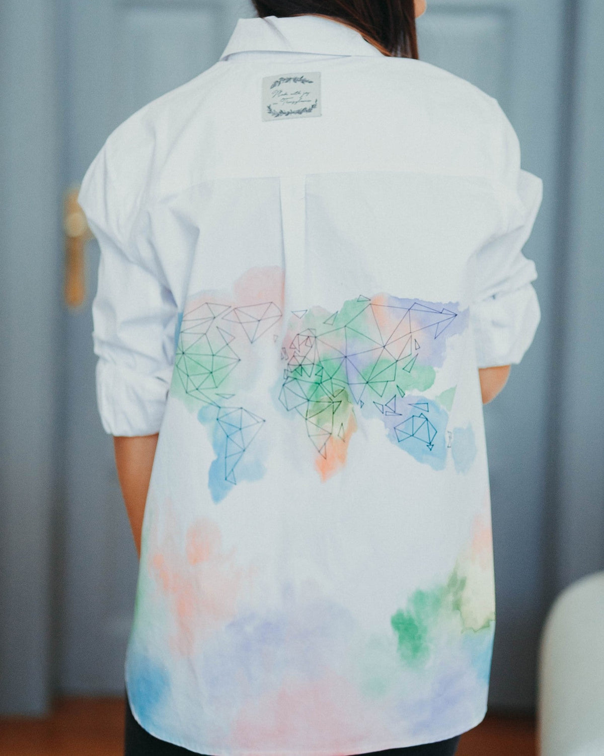 Hand-painted women&#39;s shirt &quot;Around the world&quot;