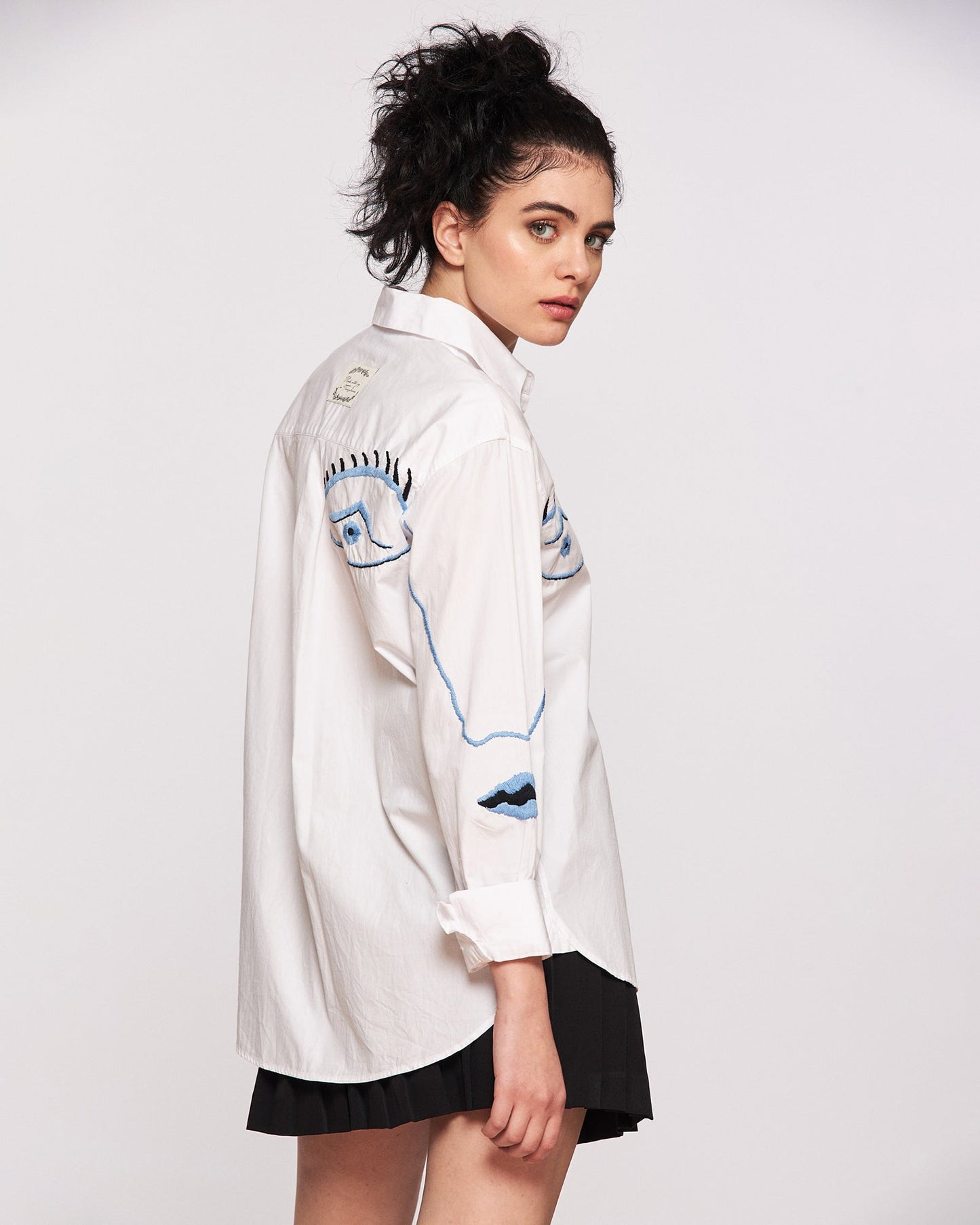 Women's hand-embroidered shirt "I see you"