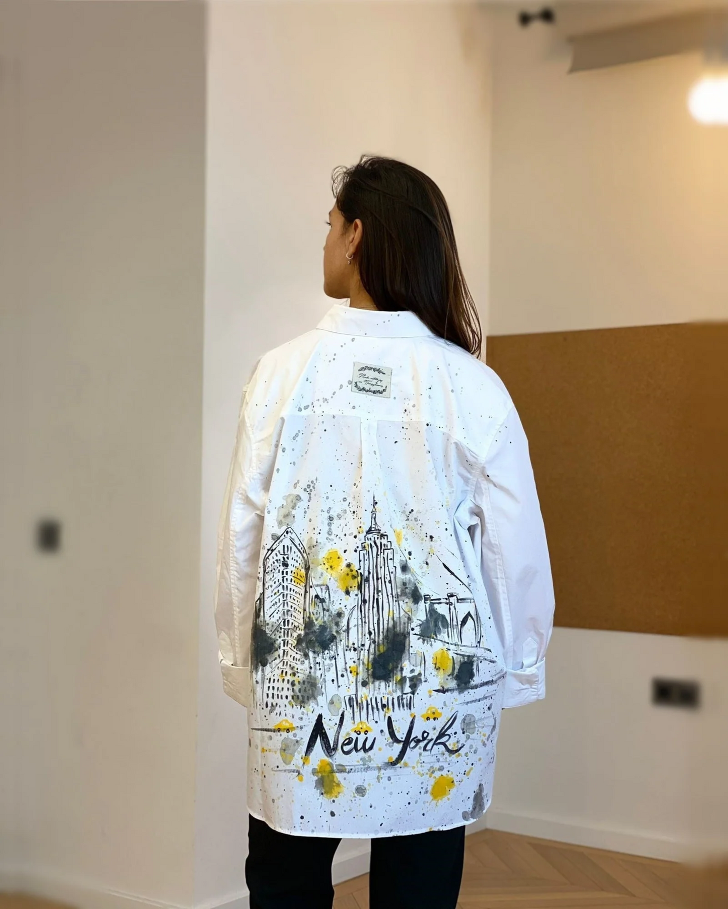 CĂMAȘĂ DAMĂ PICTATĂ MANUAL "ARTIST IN NYC"