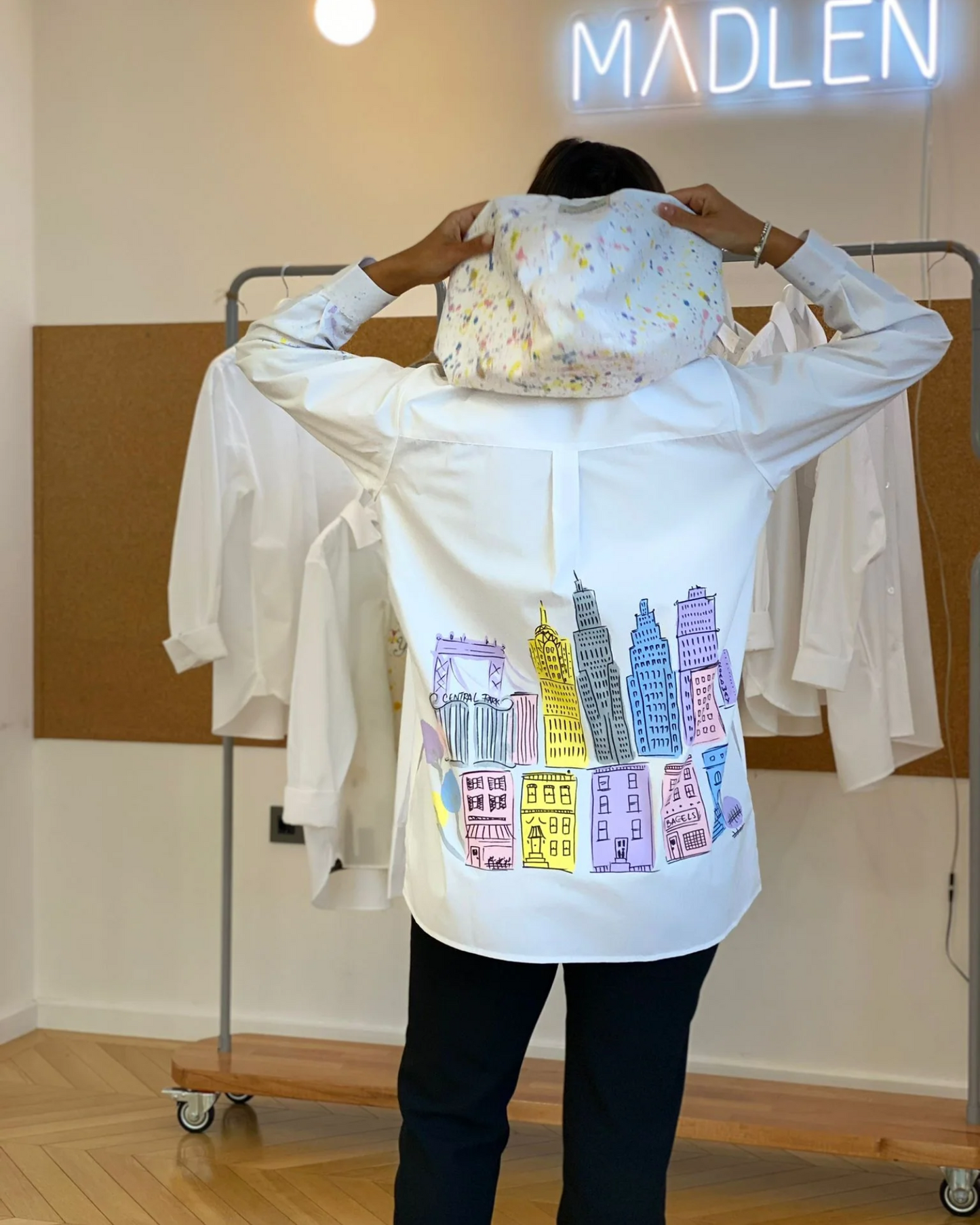 CĂMAȘĂ DAMĂ PICTATĂ MANUAL "COLORFUL CITY"