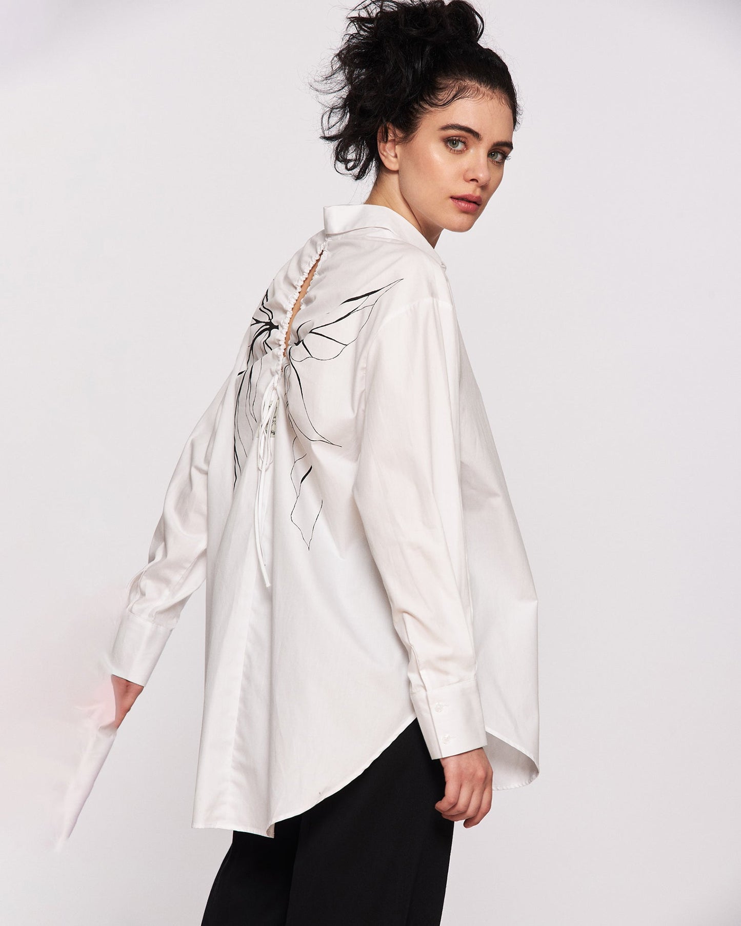 Women's open back shirt "Monochrome Mariposa"