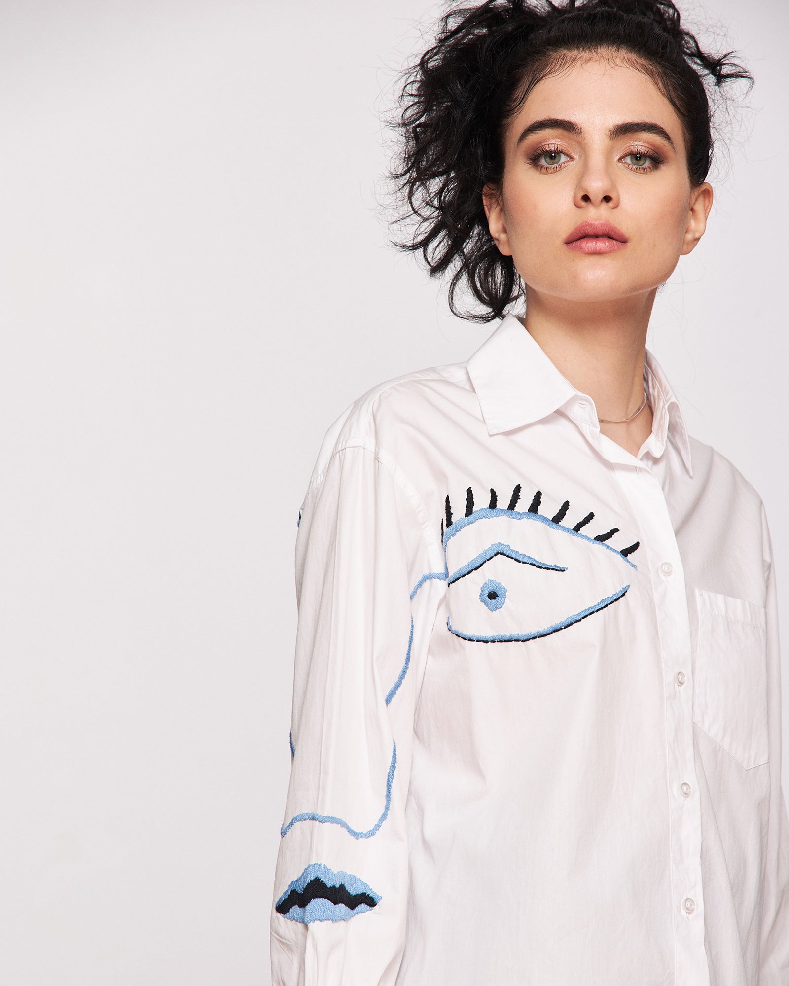 Women's hand-embroidered shirt "I see you"