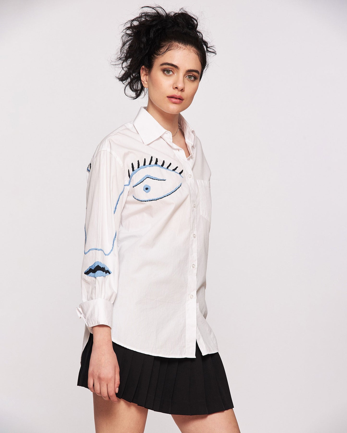 Women's hand-embroidered shirt "I see you"