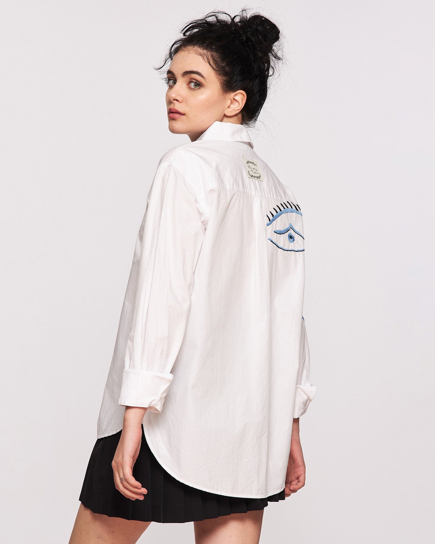 Women's hand-embroidered shirt "I see you"