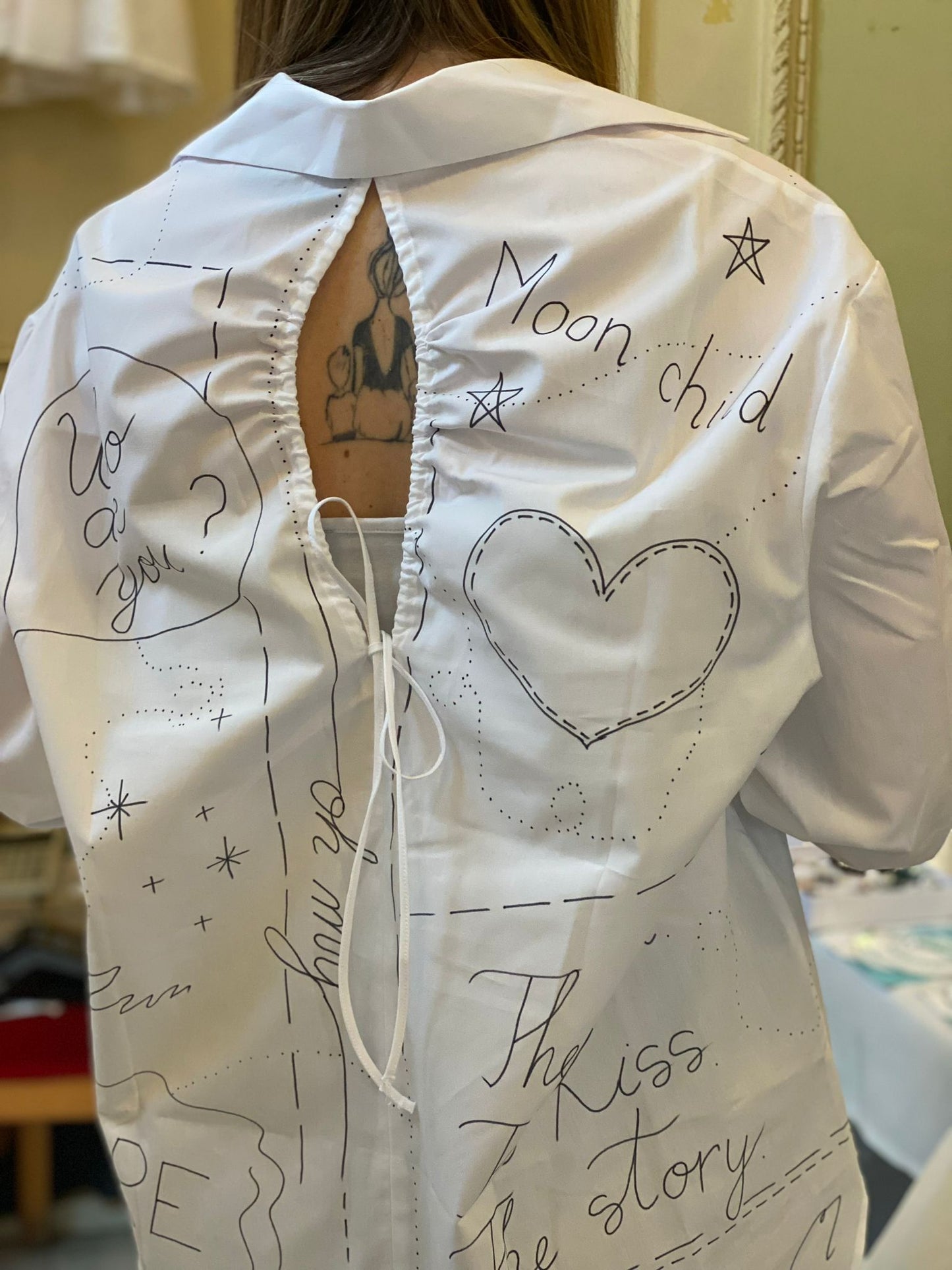 Women's open back shirt "What's your story?"