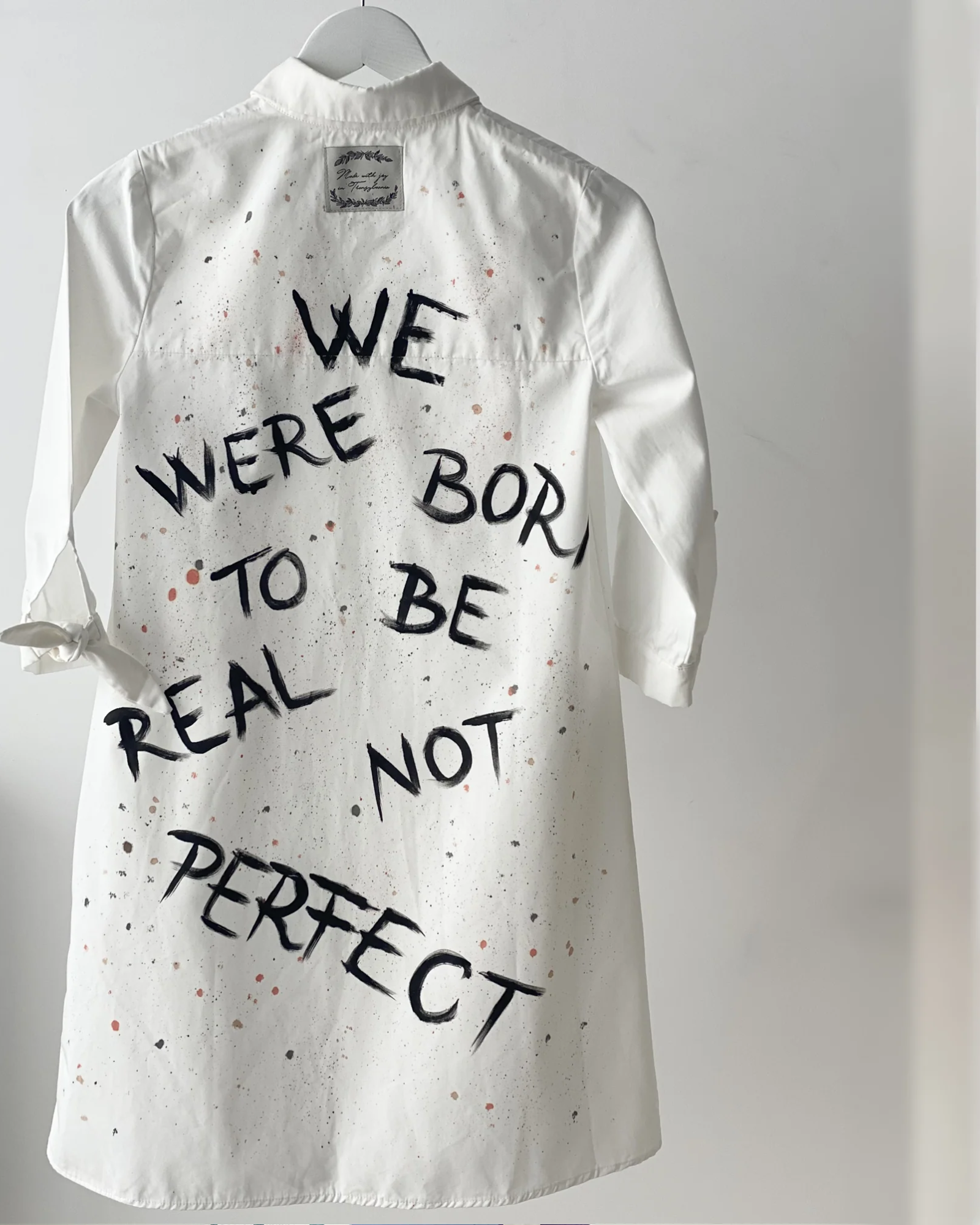 Rochie pictată cadou unicat "We Were Born To Be Real Not Perfect"