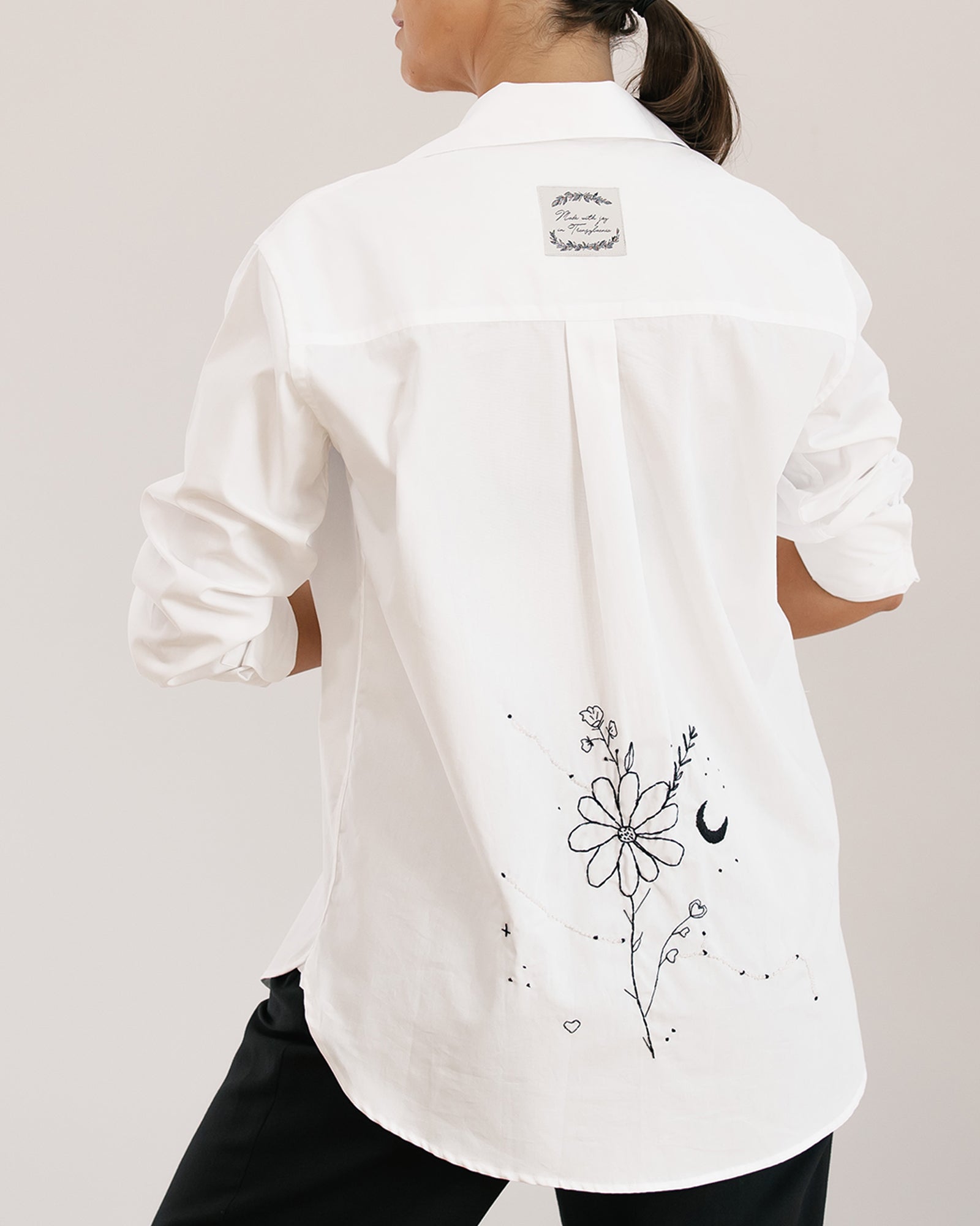 Women's hand-embroidered shirt "Art Lines"