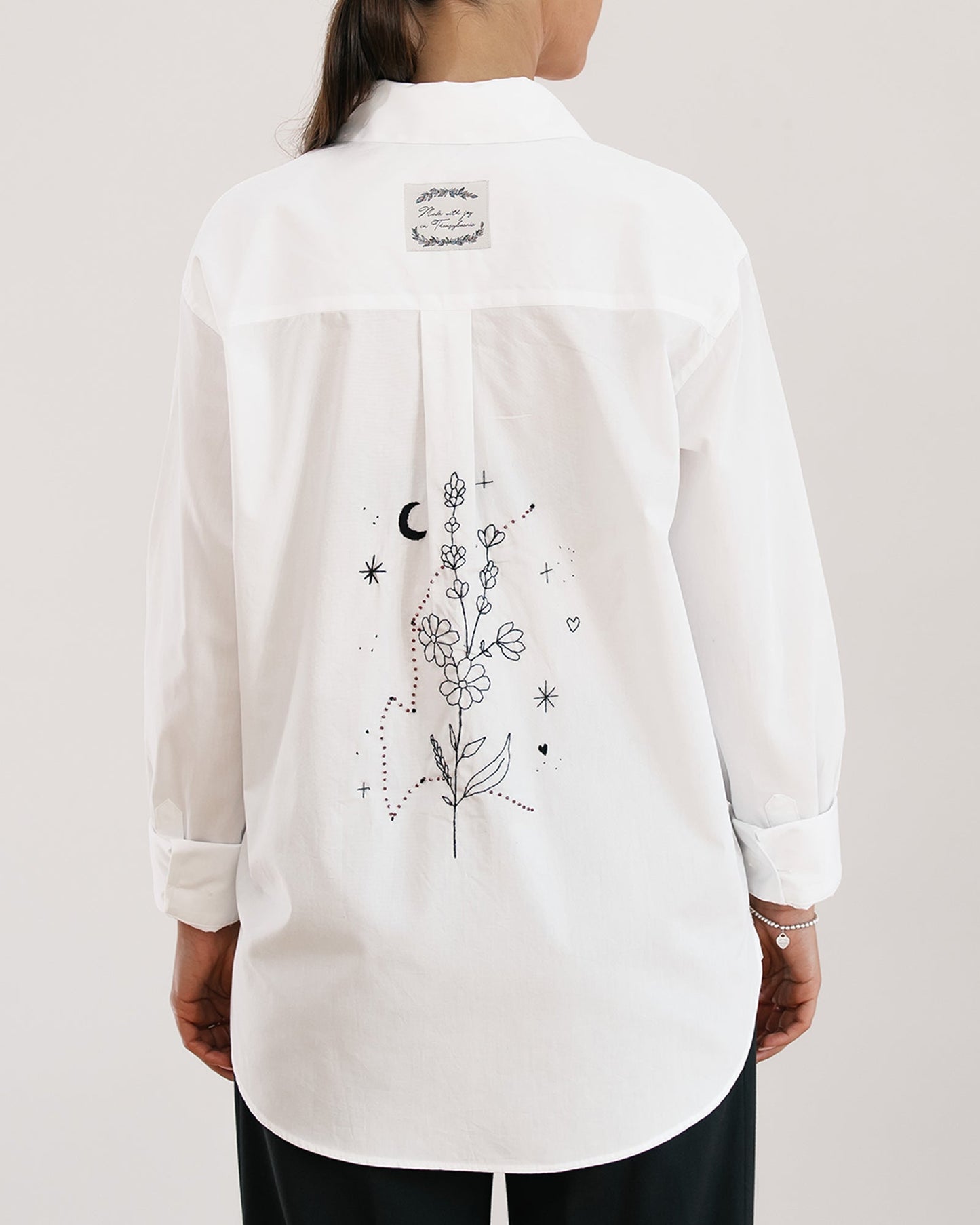 Women's hand-embroidered shirt "Art Lines"