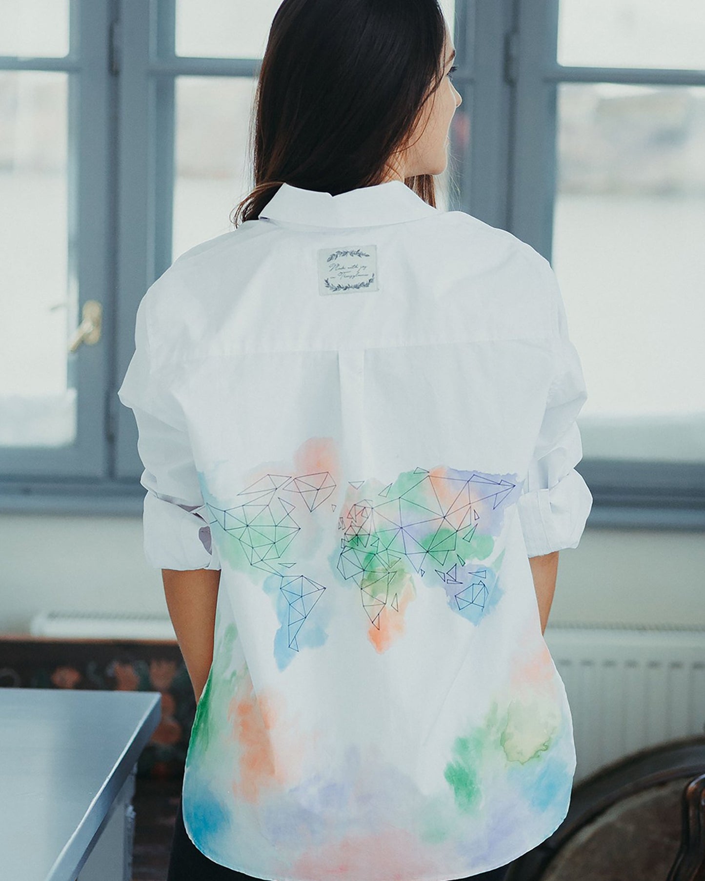 Hand-painted women's shirt "Around the world"